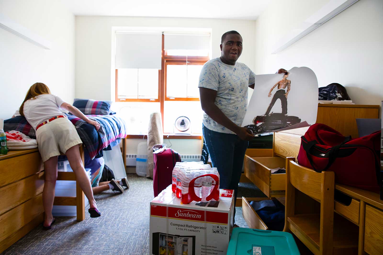 Abdullah Brownel ’22, from St. Louis, Mo., moving in.Room