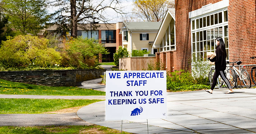 A sign in front of Valentine Hall thanking amherst college dining and other essential staff for keeping the campus safe