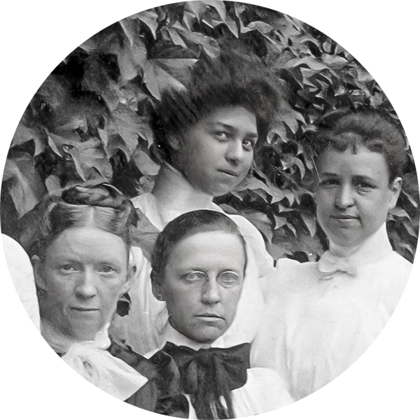 A black and white photo of a group of people from 1900